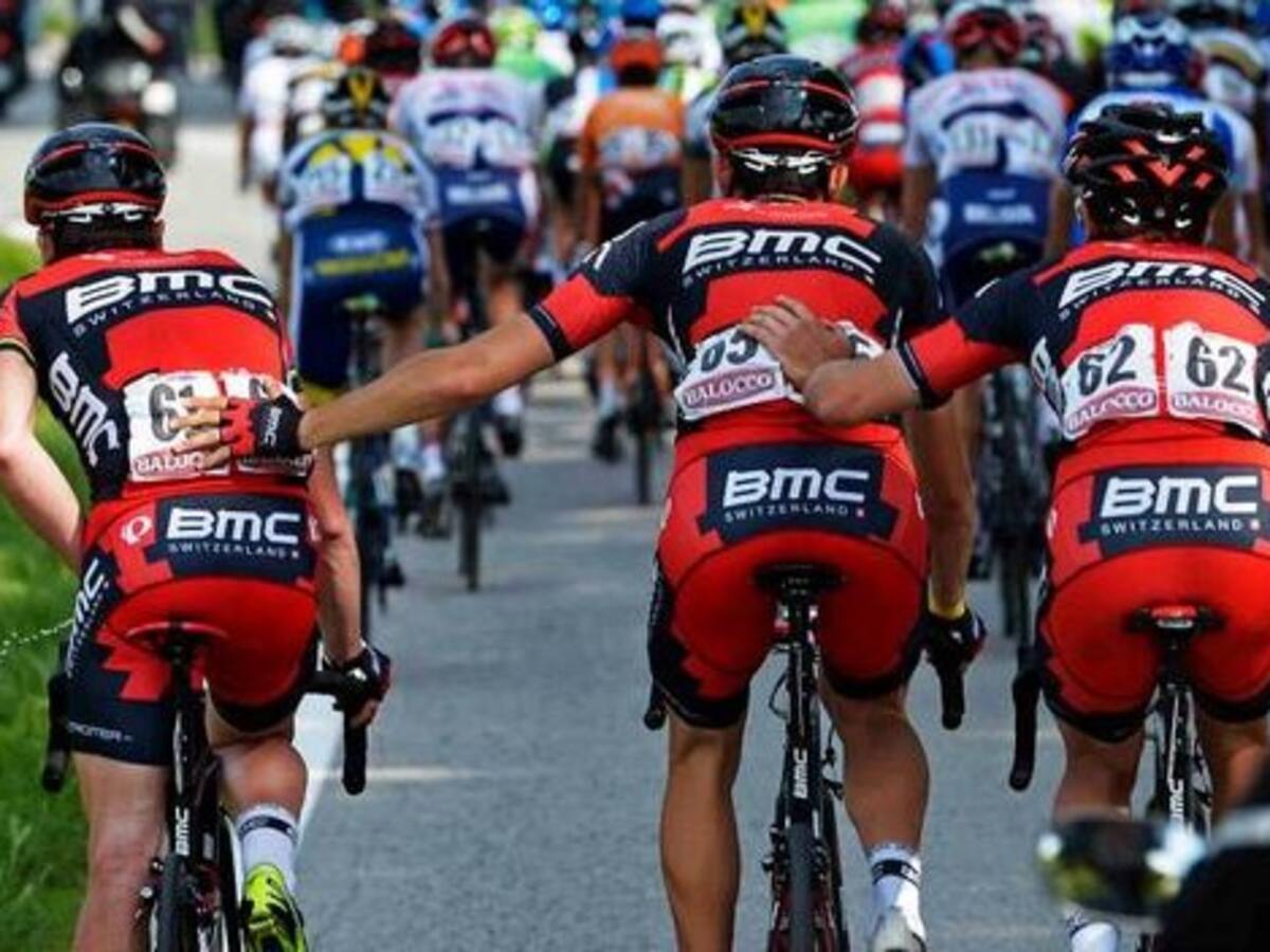 ¿Cómo hacen los ciclistas del Giro de Italia para ir al baño? No es como muchos creen