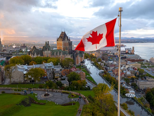 Visa en Canadá, residencia y más: ¿Es mejor emigrar solo o en pareja?