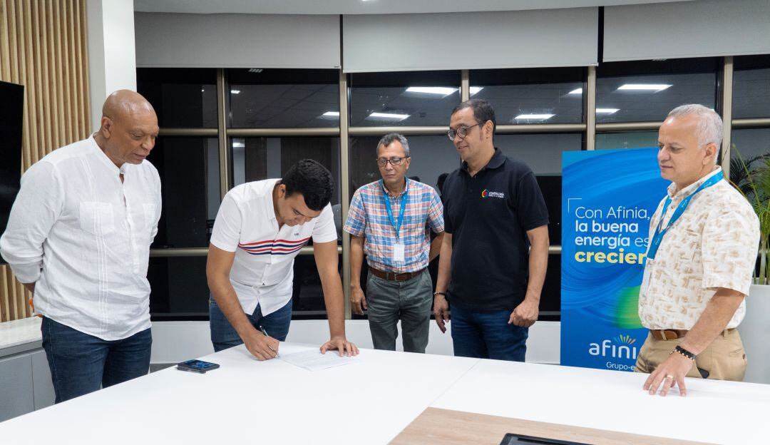 El convenio pretende normalizar la deuda de energía