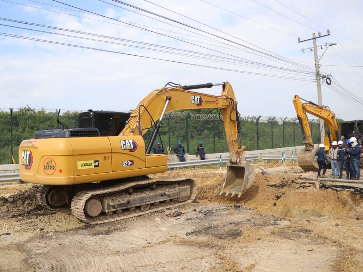 Acuacar realiza reposición del pavimento tras un daño en zona industrial de Mamonal