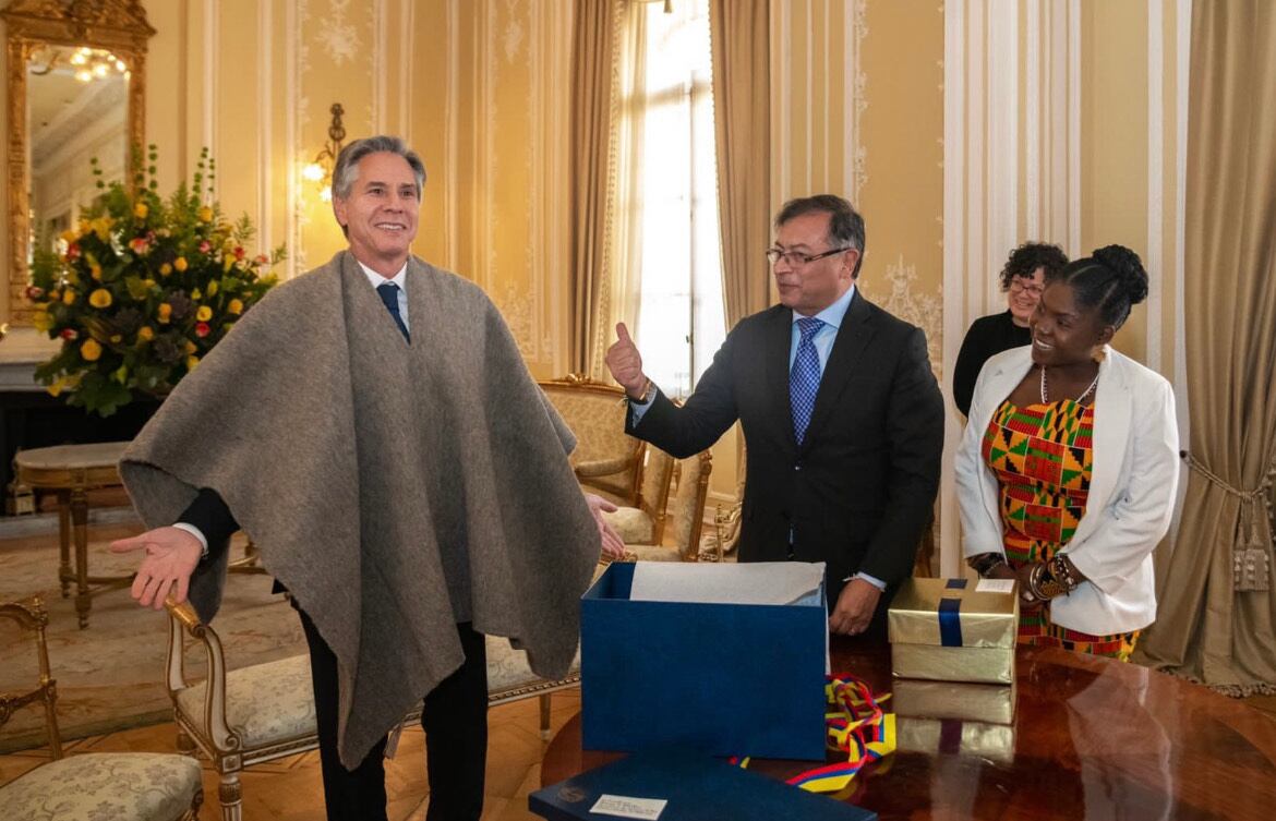 La ruana que le regaló Petro a Blinken. Foto: Presidencia
