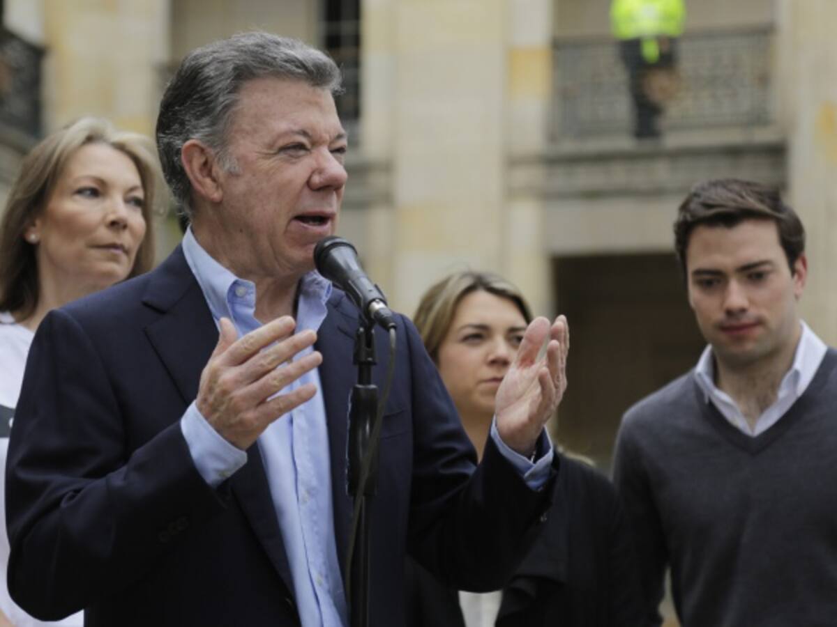 Los dos candidatos nunca tuvieron problemas con el gobierno: Santos