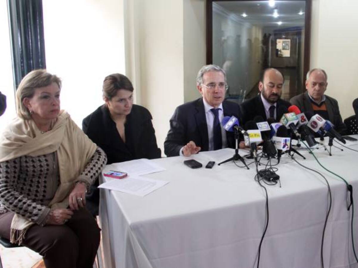 Centro Democrático pide investigar a Santos por venta de Isagén