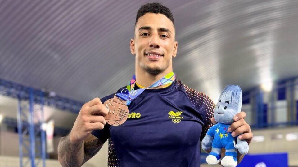 Jair Alexis Cuero, clasificado a los Juegos Olímpicos París 2024 en los 77 kg de la lucha grecorromana. Twitter: @OlimpicoCol