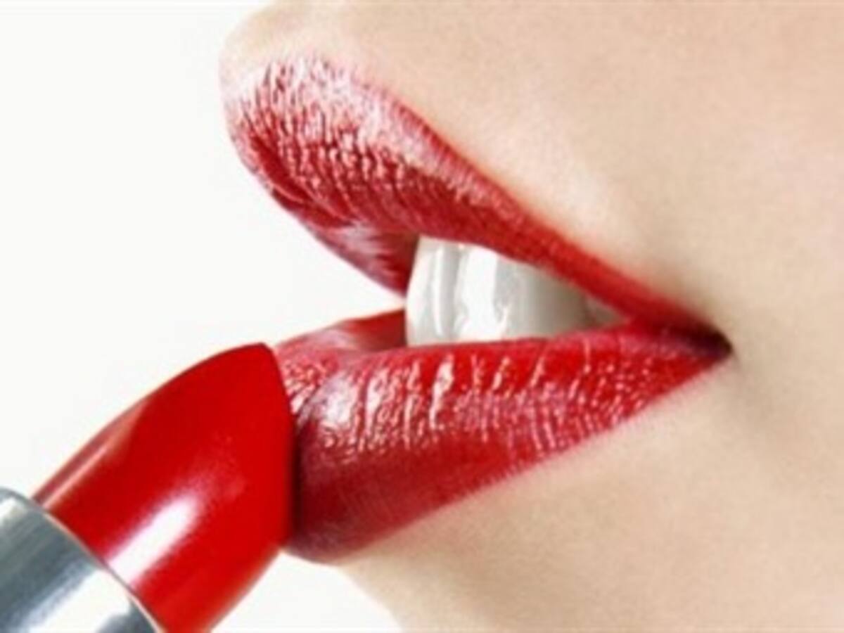 Turquía prohíbe a sus azafatas que usen labial y esmalte rojo