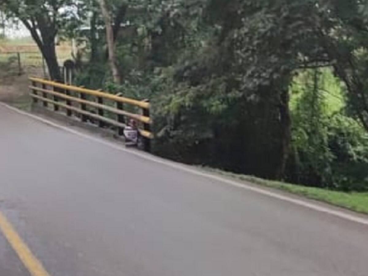 Cilindro de gas abandonado en la vía que comunica a El Zulia con Cúcuta