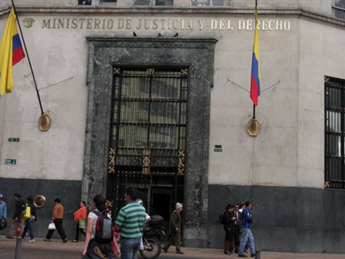 Se garantiza que las puertas de los despachos estarán abiertas: Minjusticia