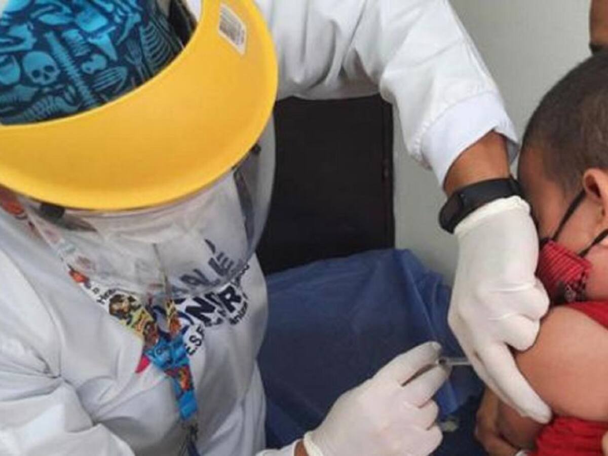 Llamado a los padres de familia para completar la vacunación de sus niños