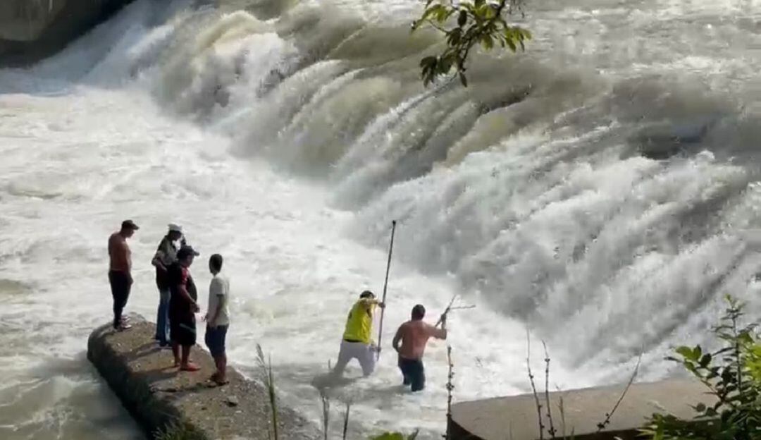 Los dos ciudadanos departían en las inmediaciones de un balneario denominado ‘La Bocatoma’, en el corregimiento de El Palo.