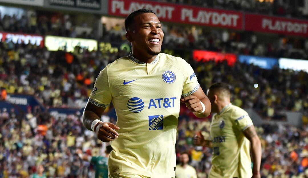 Roger Martínez marcó en su regreso e hizo historia en el América de México.