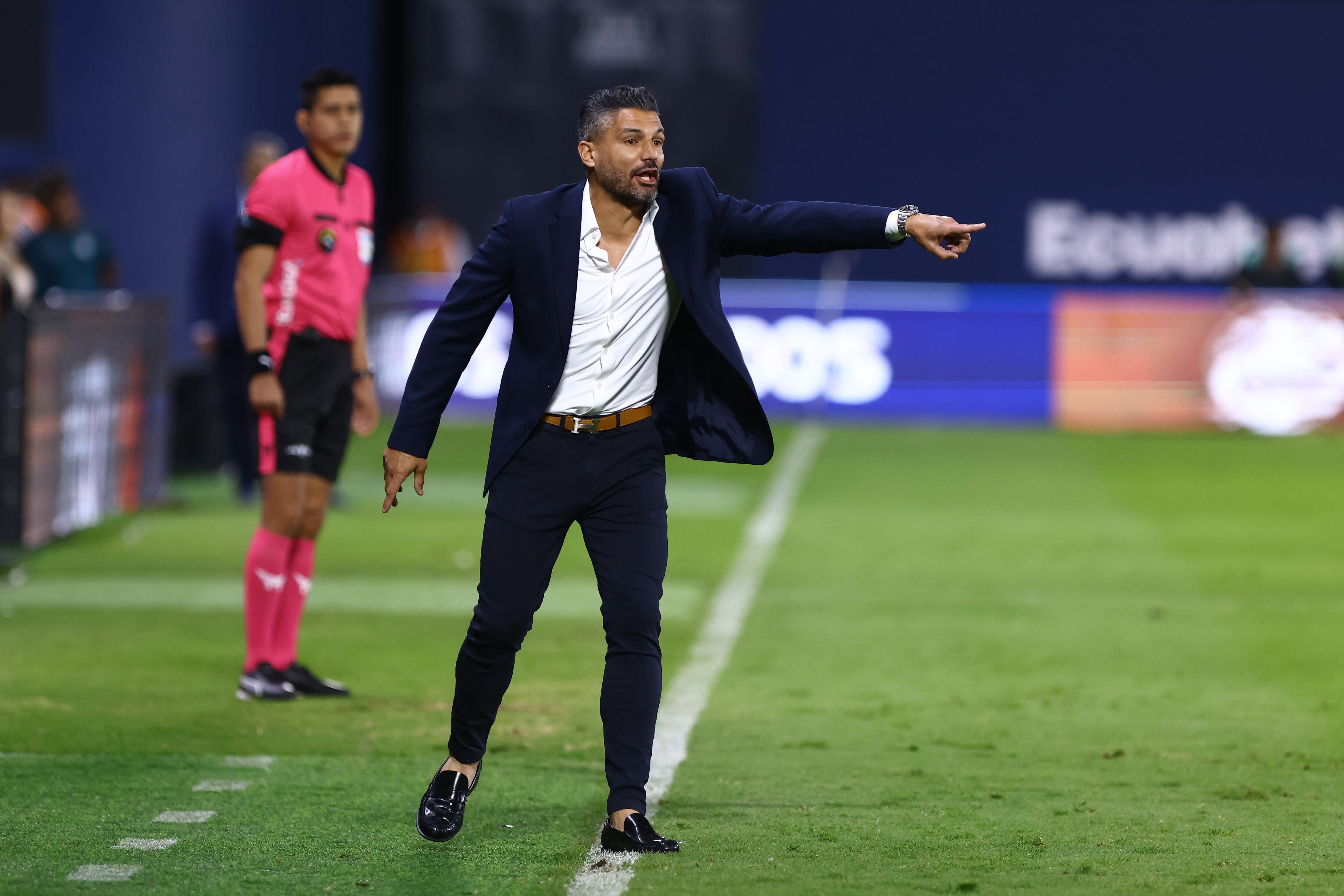 Entrenador Javier Gandolfi. (Photo by Franklin Jacome/Agencia Press South/Getty Images)