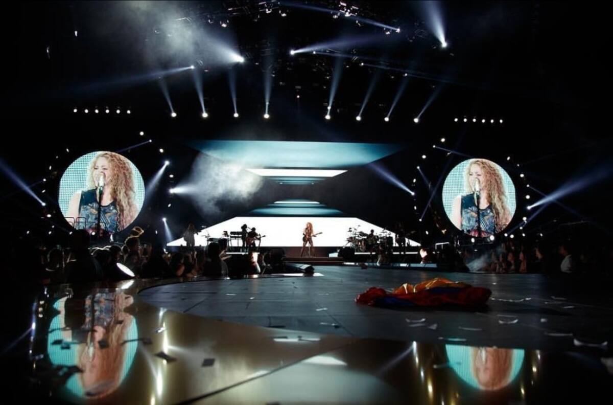 Maluma, Nicky Jam y Carlos Vives aparecen en pantallas en las canciones que cantan con Shakira