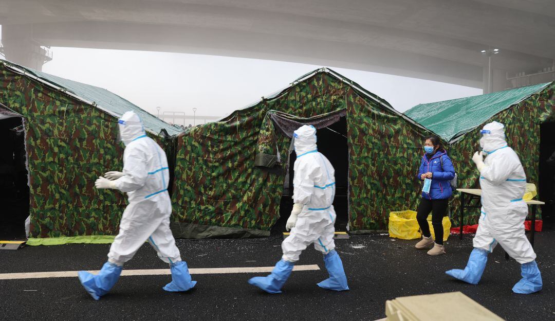 Carpas de pruebas de coronavirus en Beijing, China. 