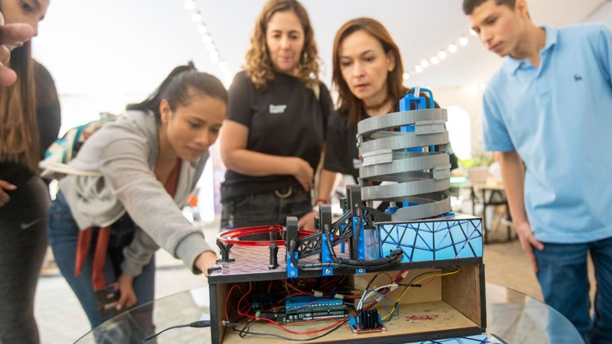 ¿Cómo debe ser la educación del futuro? EAFIT le apuesta al aprendizaje experiencial