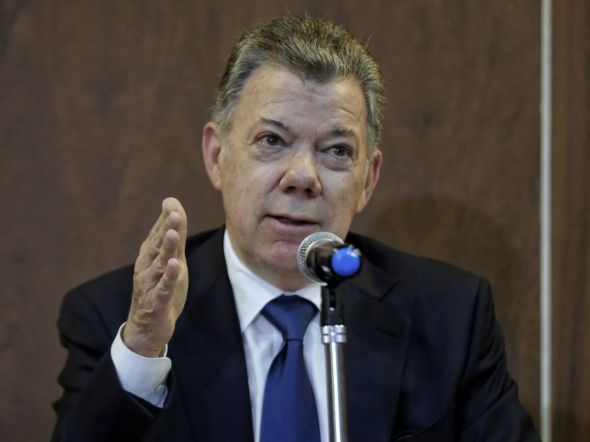 Santos propone a Duque un acuerdo nacional ante crisis por la pandemia