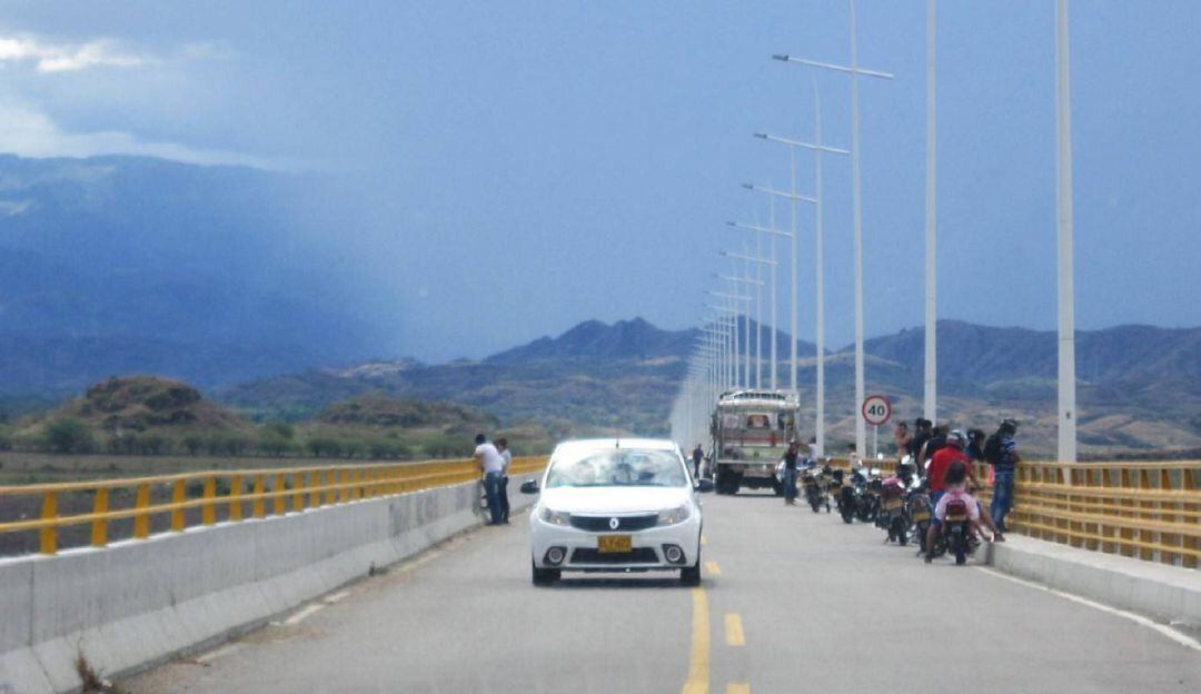Reclaman seguridad en el viaducto de El Quimbo
