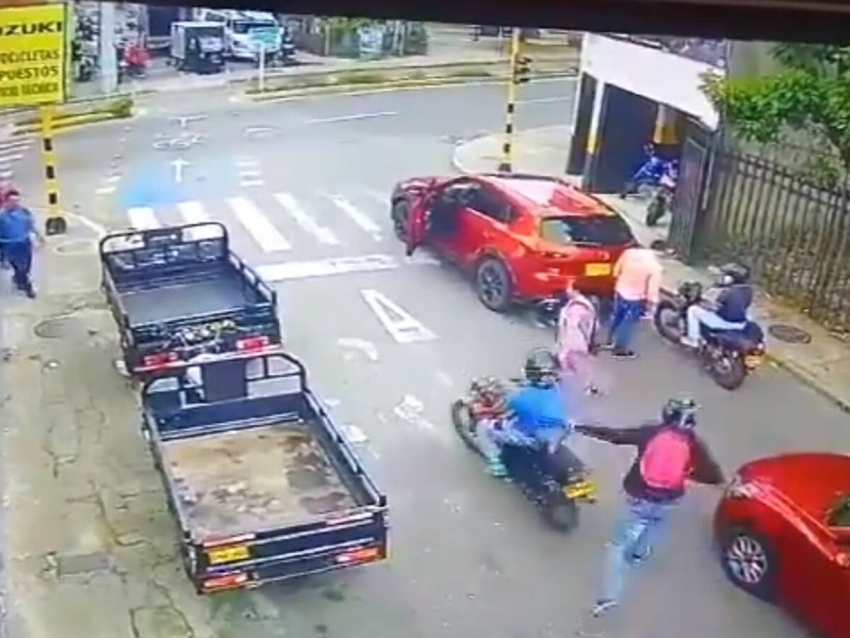 VIDEO: Fingieron chocar camioneta para atracar al conductor