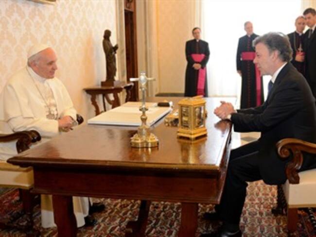 Durante 15 minutos dialogaron el papa Francisco y el presidente Santos