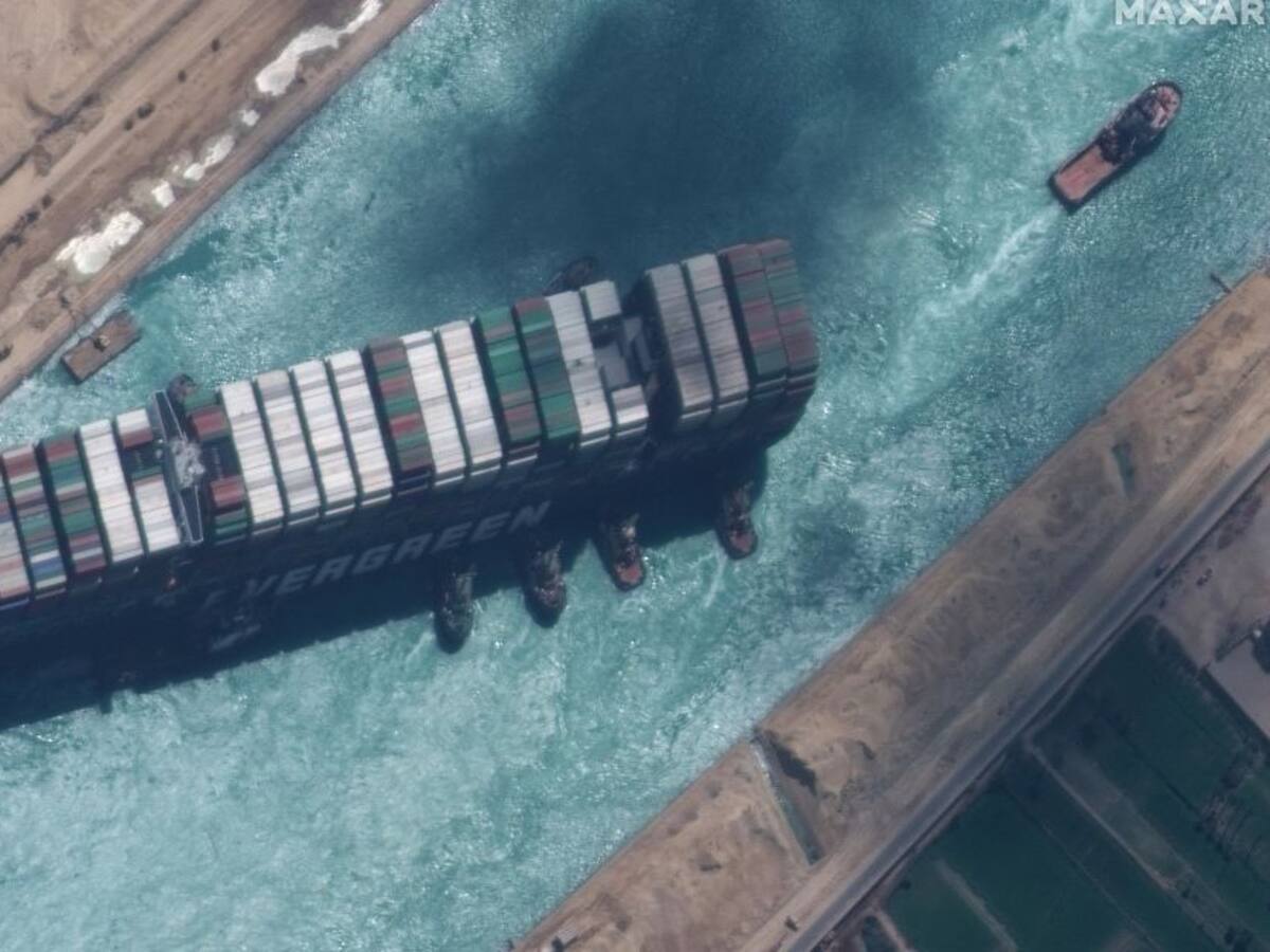 Compensación por bloqueo de Canal de Suez alcanzaría los mil millones USD