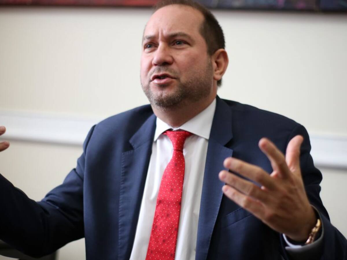 “Si yo ejecutara eso, estaría prevaricando”: presidente del Senado por auto para suspender a Petro