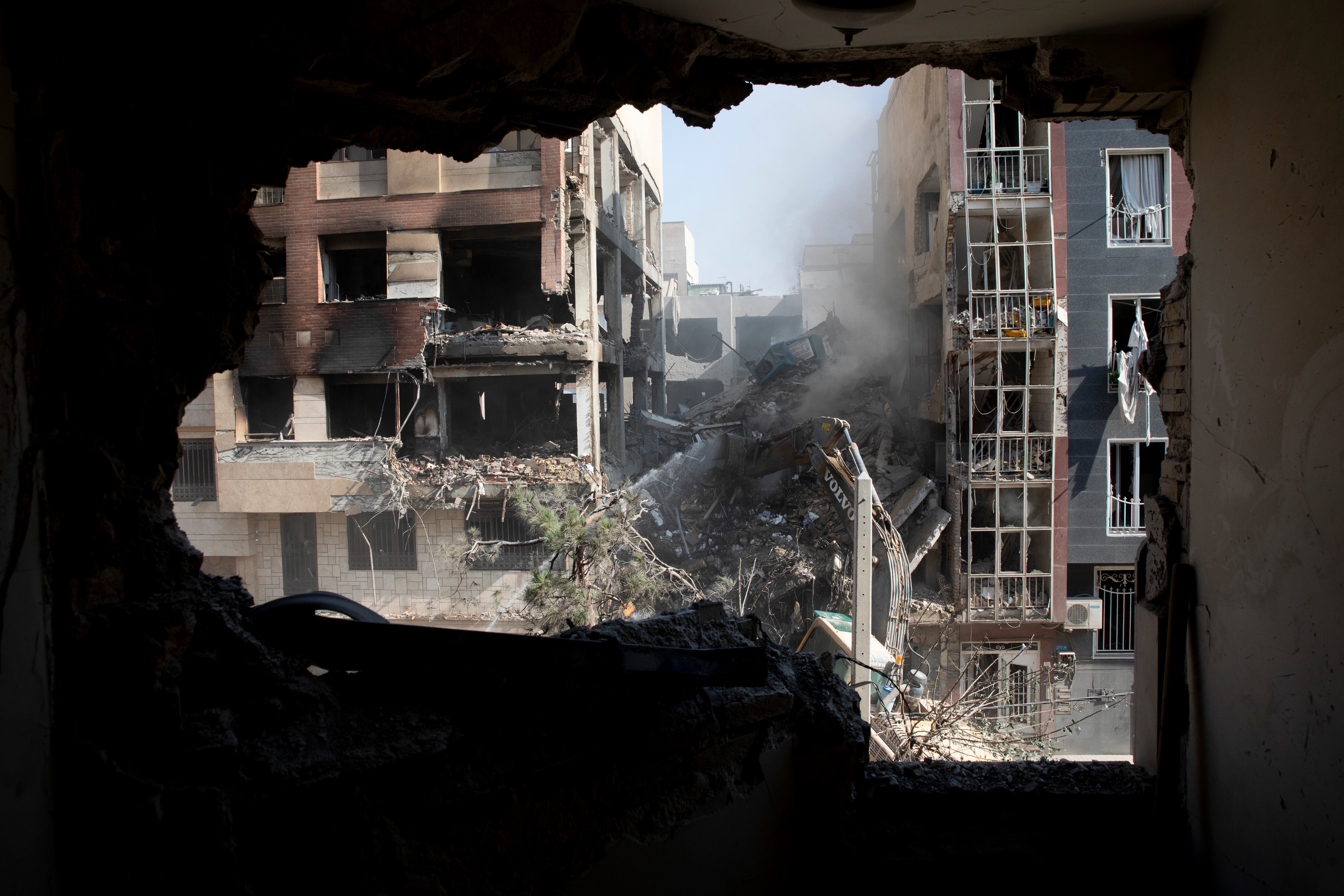 Escombros en Tehran tras ataques israelís. FOTO: Majid Saeedi/Getty Images