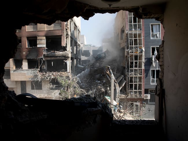 Escombros en Tehran tras ataques israelís. FOTO: Majid Saeedi/Getty Images