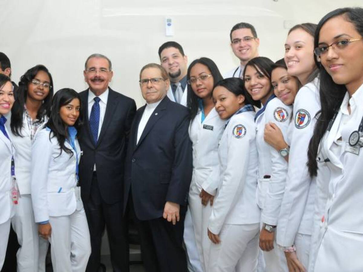 Migración de profesionales de la salud extranjeros afecta a médicos colombianos