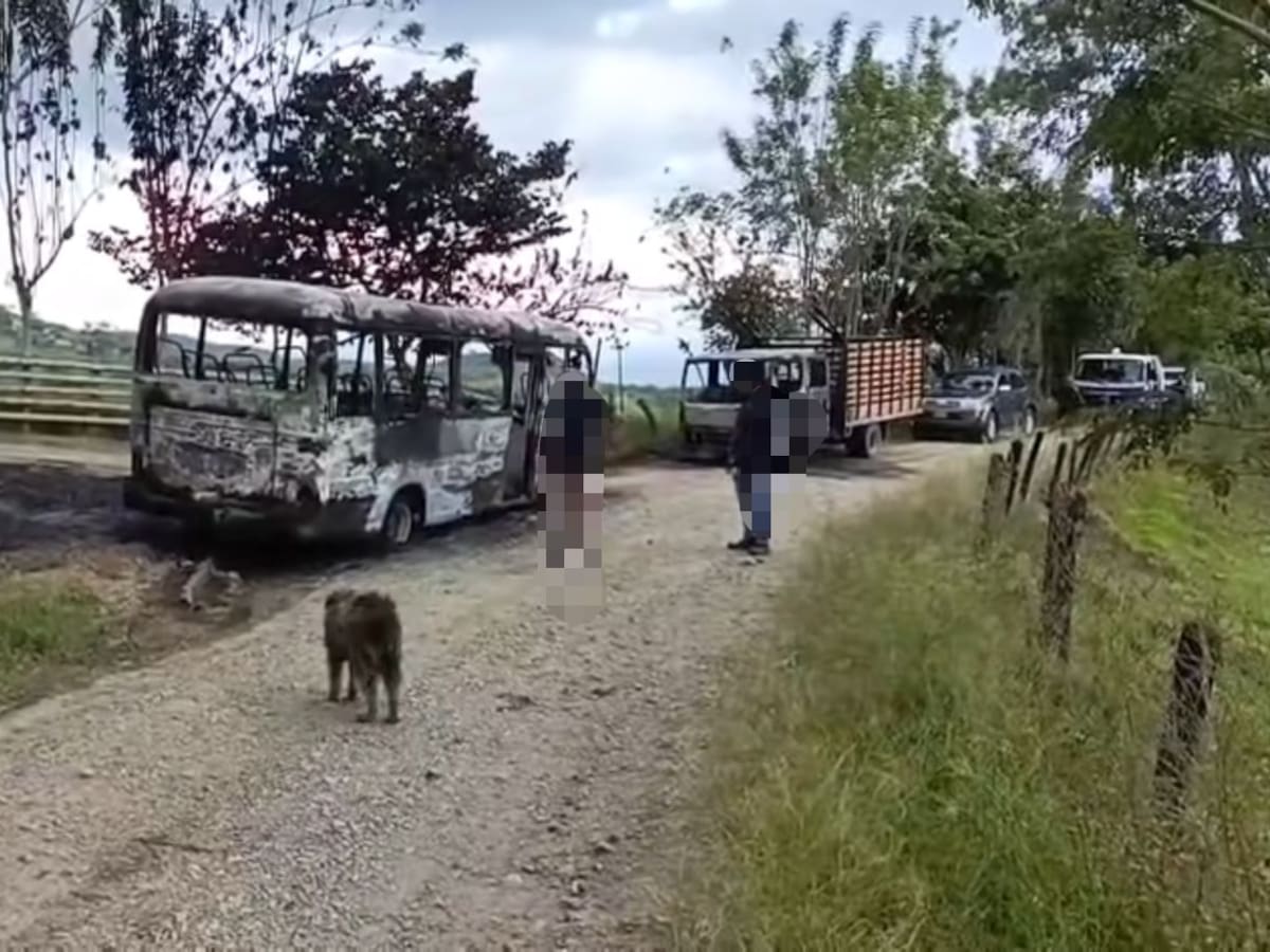Violencia en Tuluá: disidencias FARC incendian dos vehículos y atacan un comercio con explosivos