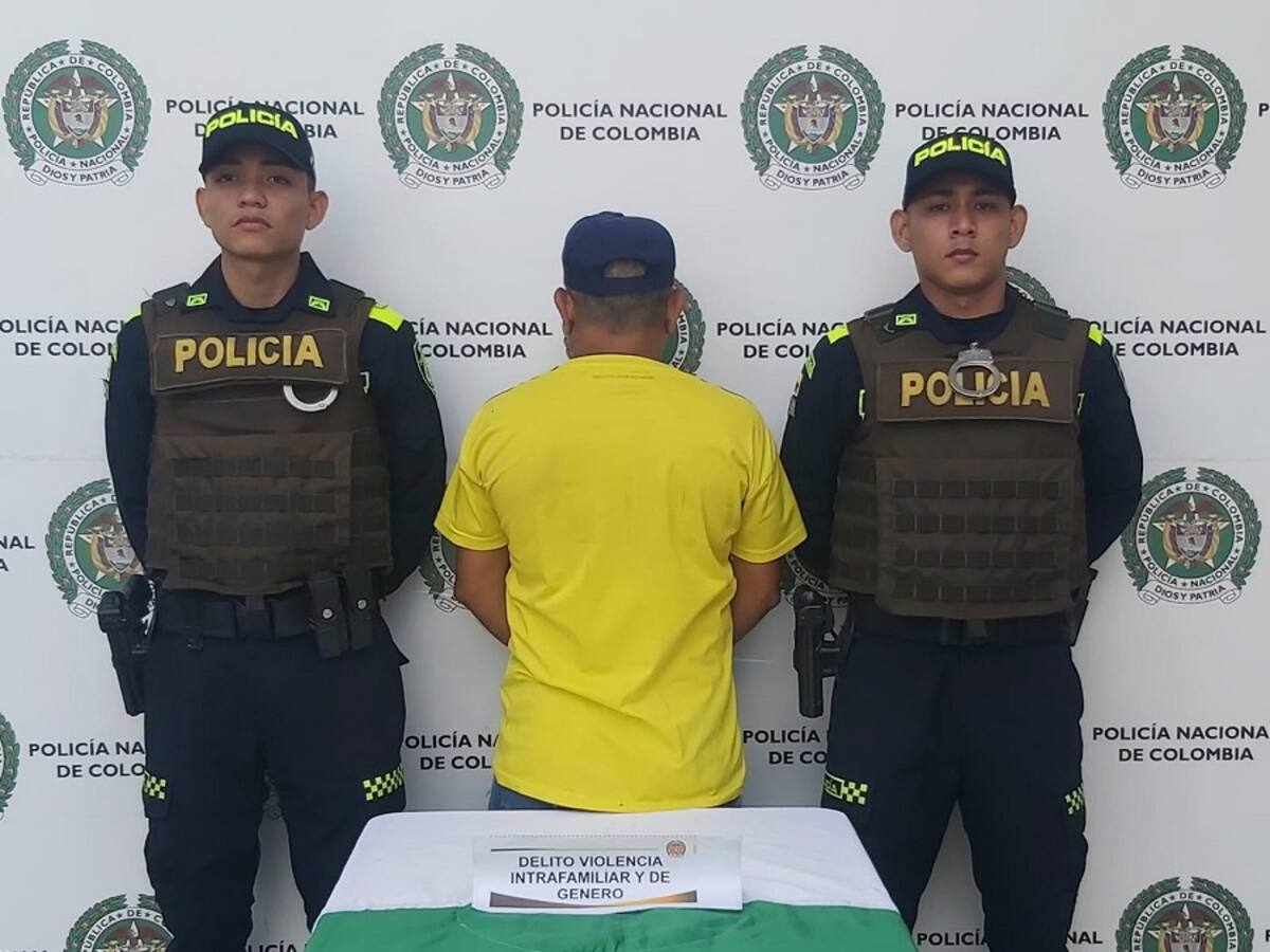 Capturan a un hombre por pegarle a su mujer en celebración del Día del Padre