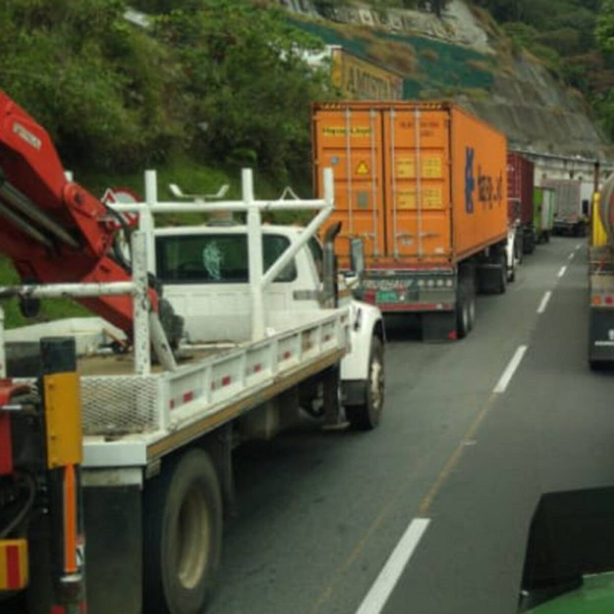 Transportadores perjudicados por los constantes cierres de la Línea