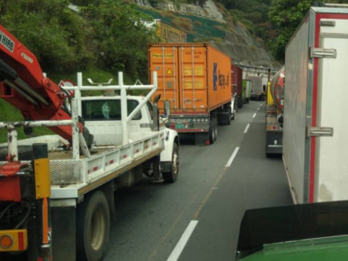 Transportadores perjudicados por los constantes cierres de la Línea