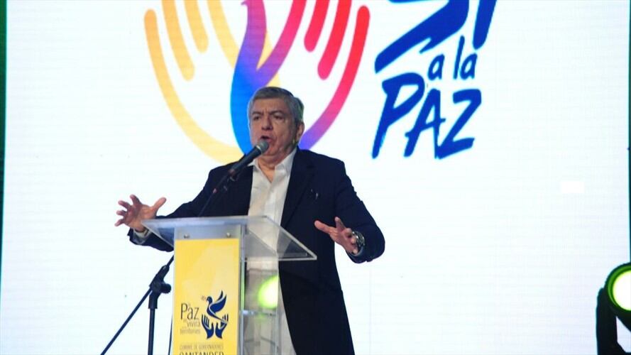 César Gaviria, quien libera la campaña por el 'Sí' en el plebiscito. Foto: Gobernación de Santander