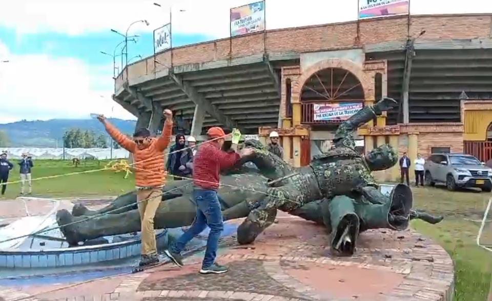 Luego del lanzamiento del Plan Nacional de Transformación de las plazas de toros en Duitama (Boyacá), se realizó el retiro del monumento en homenaje al torero colombiano César Rincón / Foto: W Radio