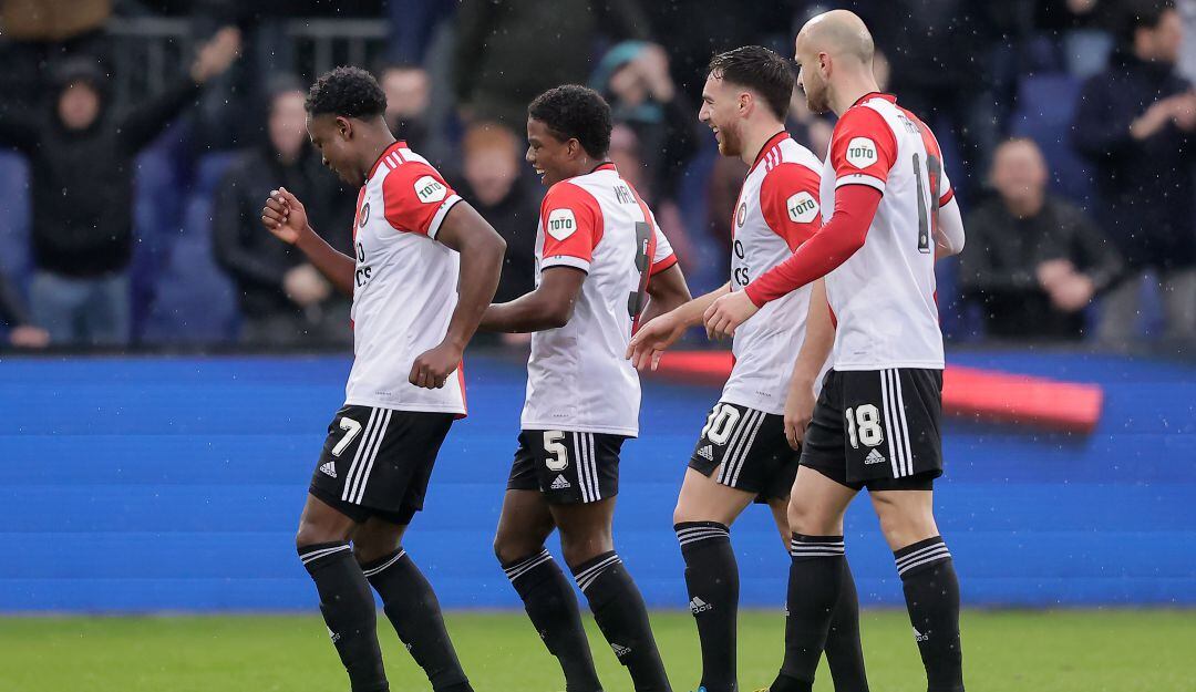 Luis Sinisterra festeja su gol número 15 en la temporada con el Feyenoord.
