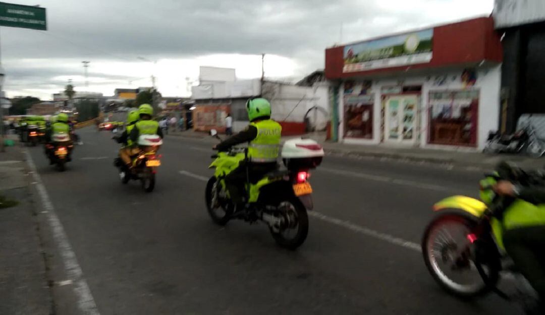 Policía haciendo presencia en el sector de la carrera 18 en medio de la movilización de jóvenes y estudiantes