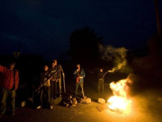 Nuevas réplicas y posibles saqueos obligan a chilenos a pasar la noche en vela