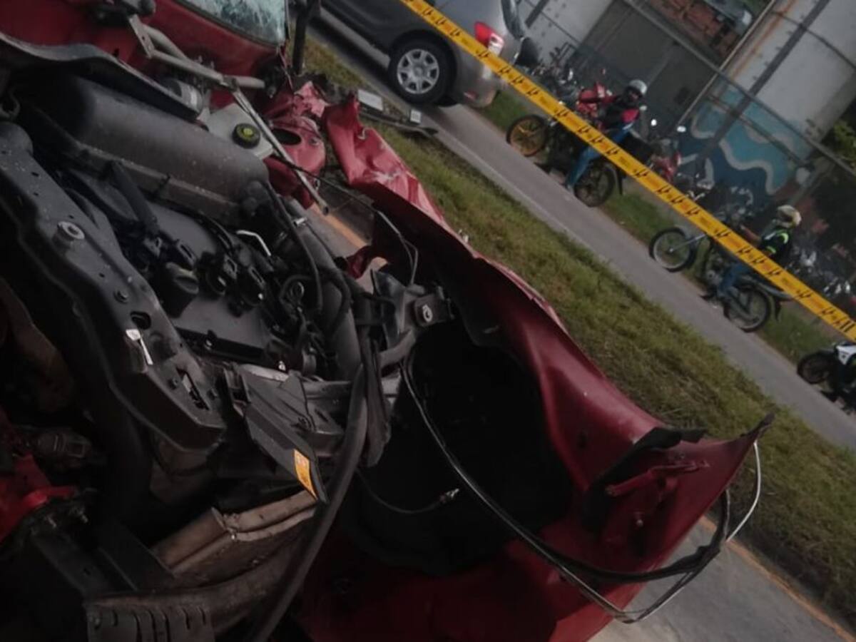 Fuerte accidente sobre la vía Girón - Florida