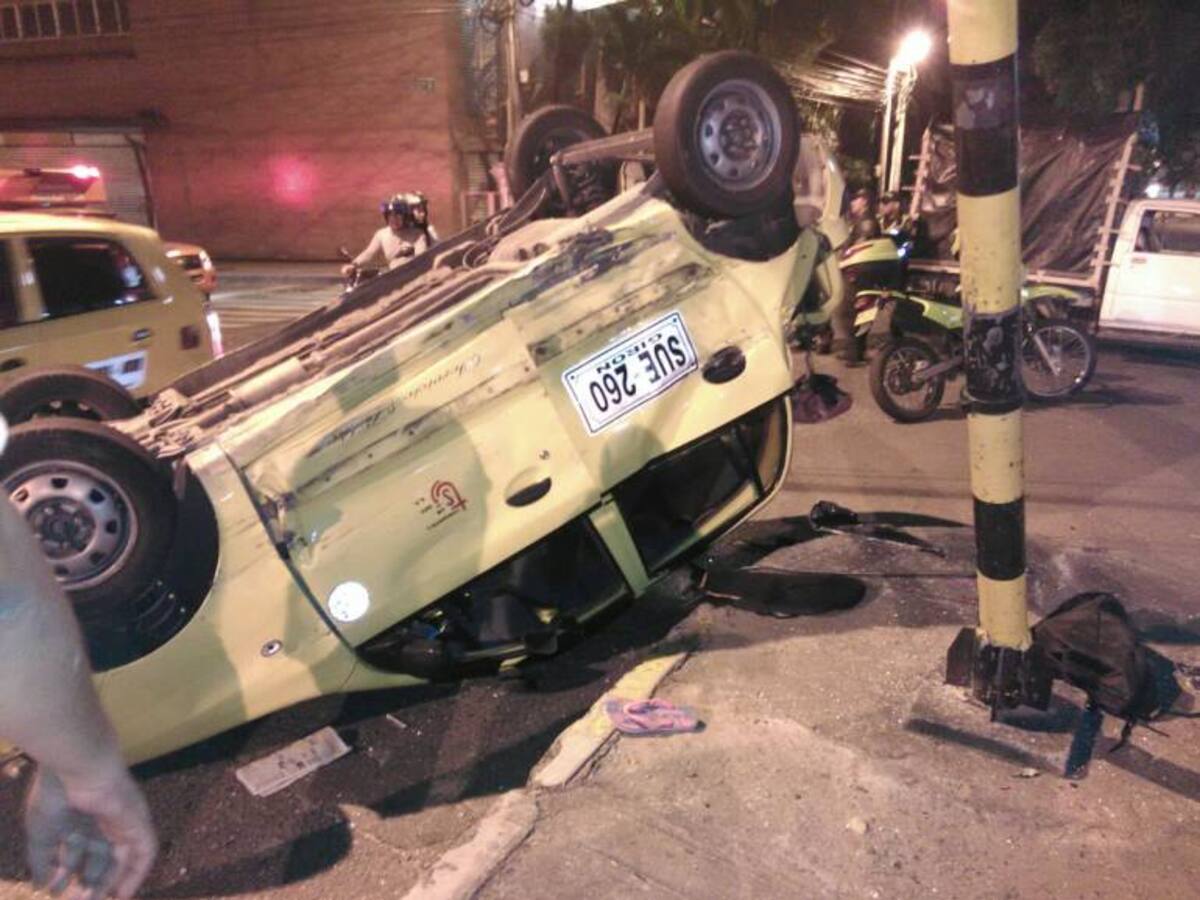 Grave accidente de tránsito muy cerca al centro de Bucaramanga deja cuatro personas heridas