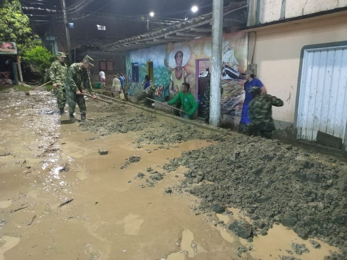 Todo un corregimiento inundado por el desbordamiento de una quebrada en el Valle