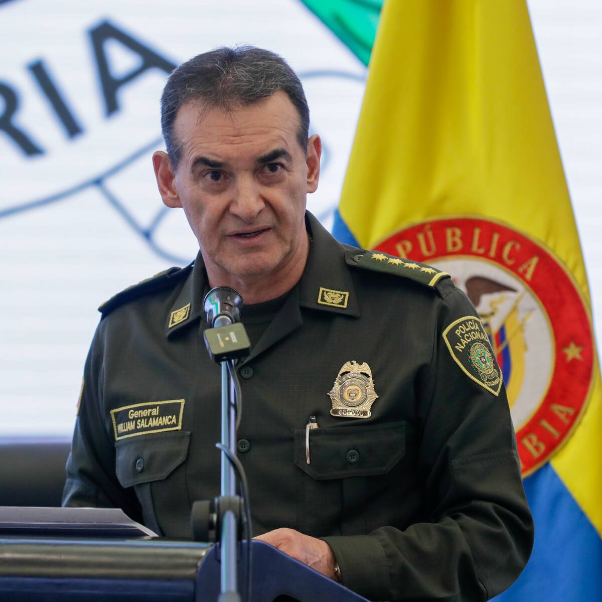 General William René Salamanca sale de la Dirección de la Policía Nacional