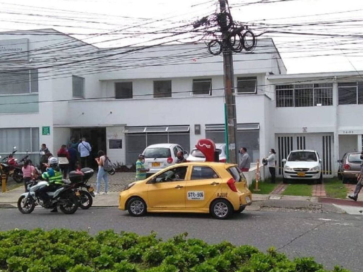 Denuncian que pacientes con coronavirus se aglomeran en las EPS