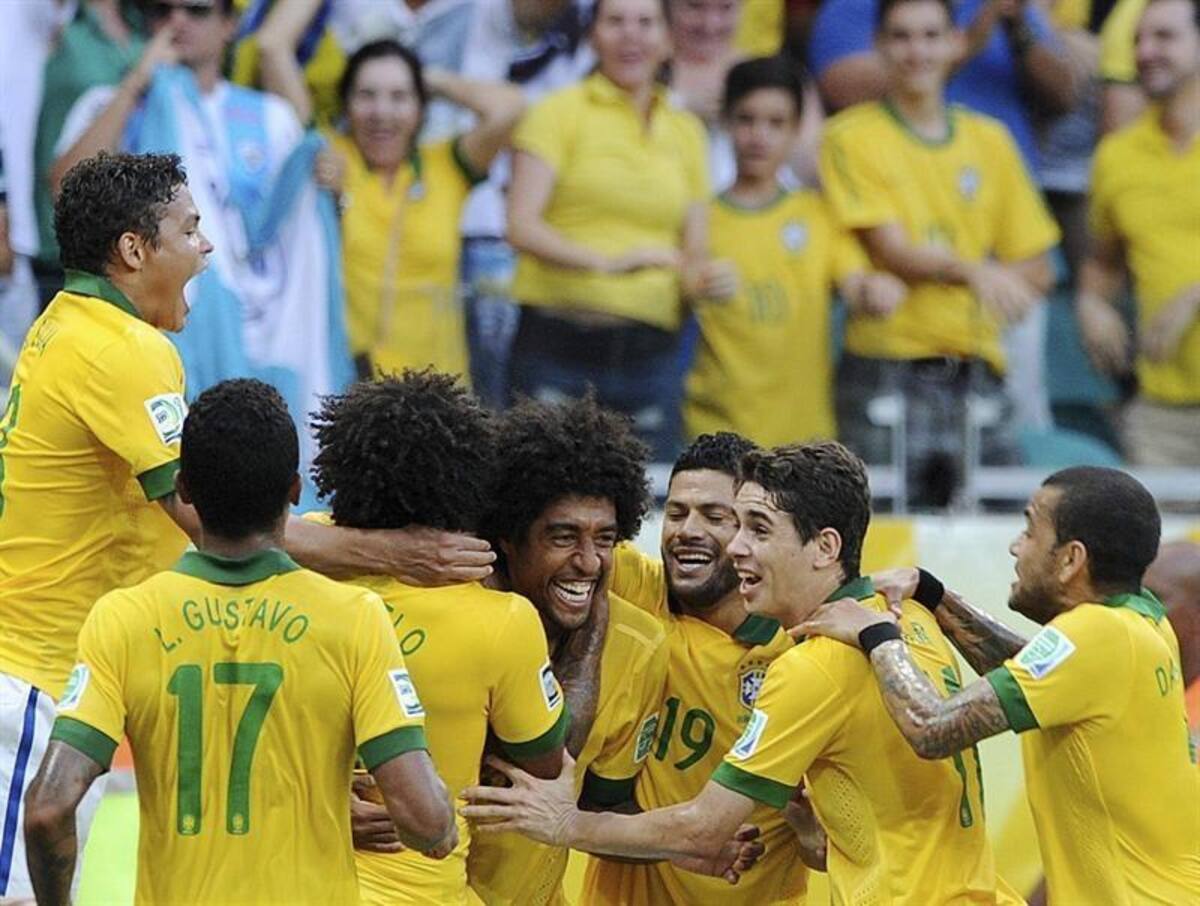Brasil, primero en su grupo tras vencer 4-2 a Italia.