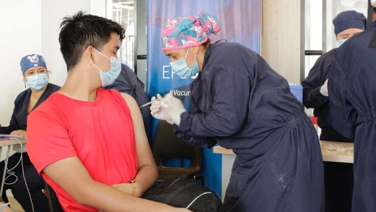 Ocho universidades iniciaron vacunación anti COVID-19