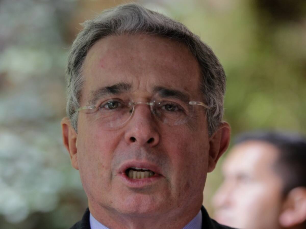 Uribe responde al Gobierno y presenta pruebas de falta de garantías para el plebiscito