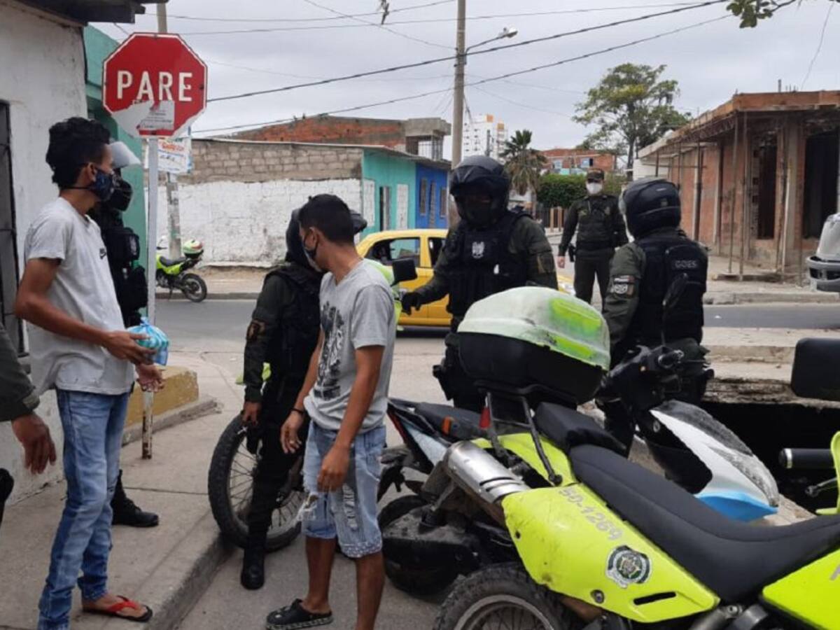 Policía en Cartagena captura a 61 personas por violar la cuarentena