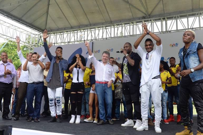 Presidente felicita a ciclistas colombianos que participan en vuelta a España.