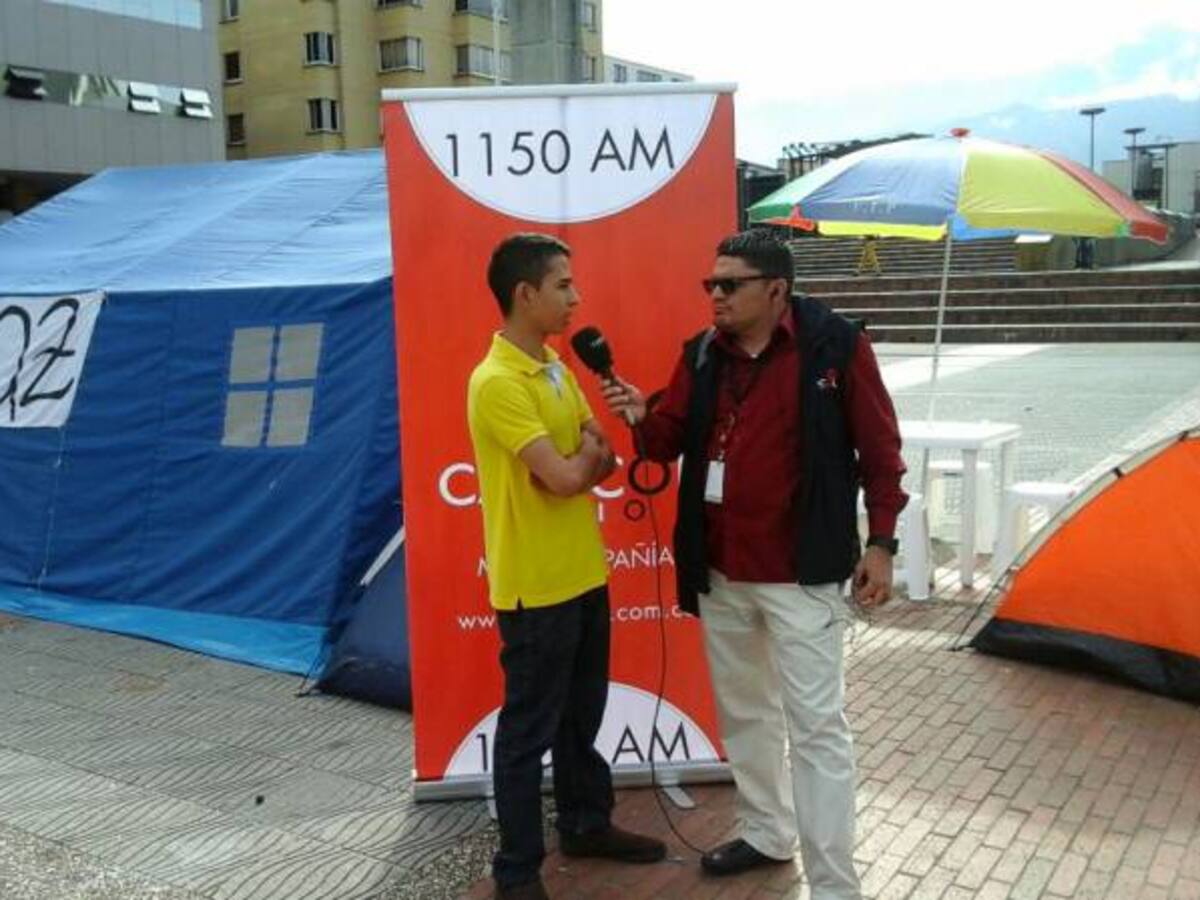 Campamento y vigilia por la paz en la plaza de Bolívar de Armenia