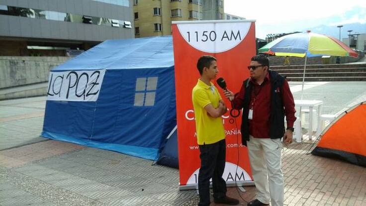 Campamento y vigilia por la paz en la plaza de Bolívar de Armenia