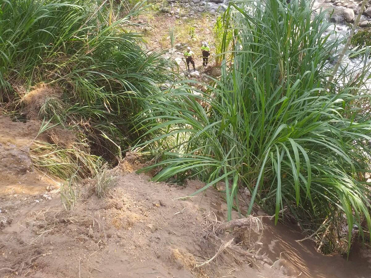 Operador de una máquina de remoción de tierra muere al caer al río Chinchiná