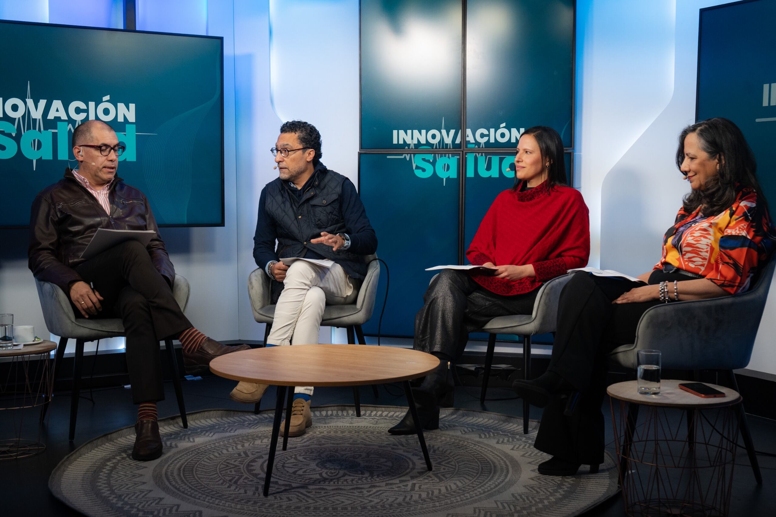 Expertos en salud, reunidos en “Innovación en Salud” conversaron sobre los efectos de la inacción y las oportunidades para transformar la atención en Colombia. | Foto: Caracol Radio